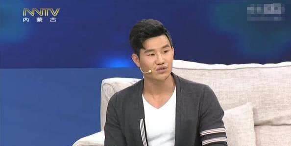 嘎子哥自曝：火灾发生后，他沉默了。后来没人找他拍戏，他和老婆是初恋！