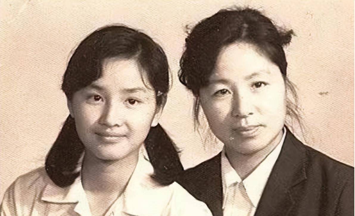 屈生日那天，胡在卡点送上祝福。他的友谊30年没变。爱上四个男人后，