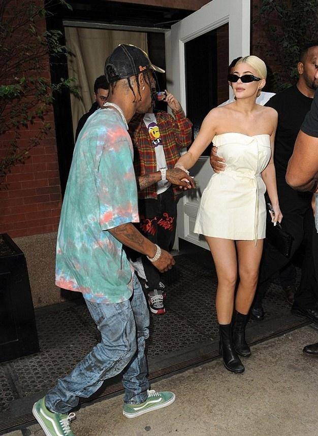 卡戴珊合影(走进卡戴珊)