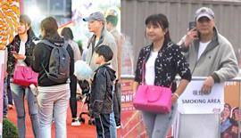 70岁的徐少强(70岁徐少强满头白发还要为十岁幼子打拼 坦言有人找就拍 永不言退)