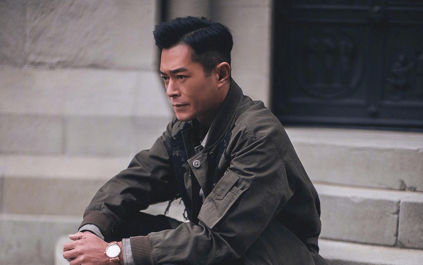 古天乐年轻的时候帅照(古天乐皮肤是自然黑还是晒黑的)