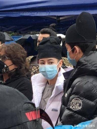 热巴是不是重新做双眼皮了(迪丽热巴的双眼皮是天生的吗)