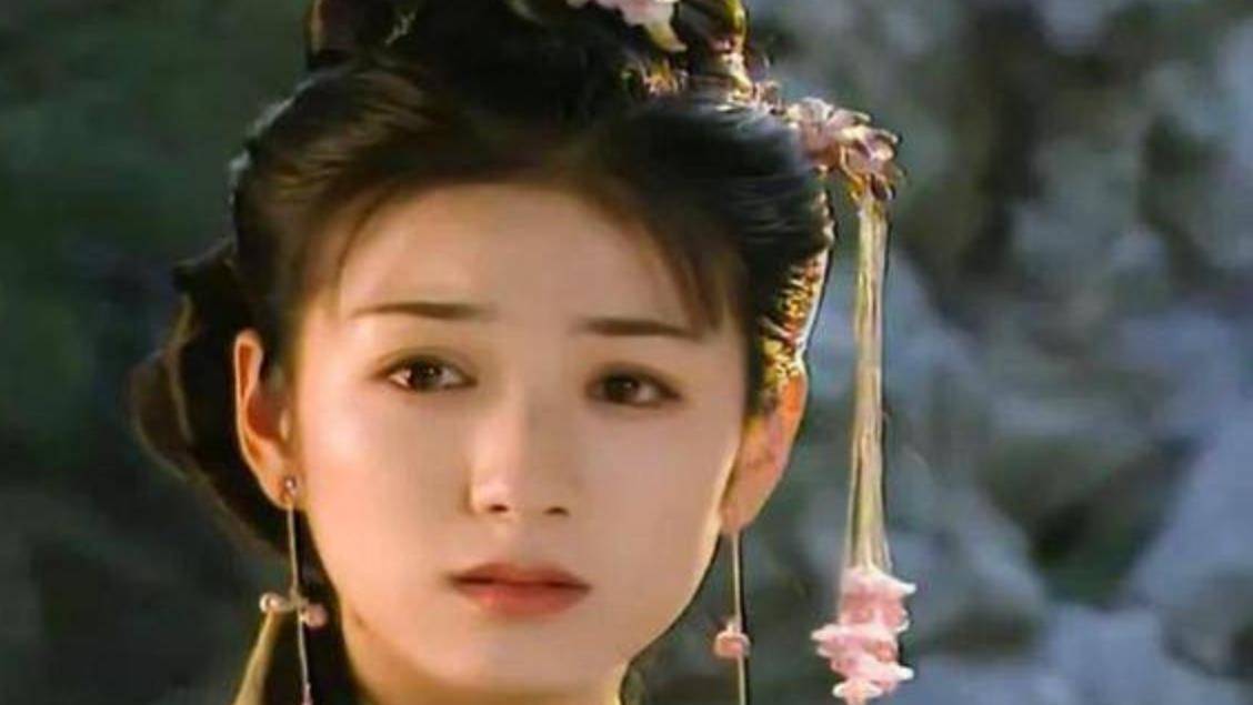 著名女演员希拉被她的前男友强奸了！面部淤青、肿胀、出血都很痛苦。