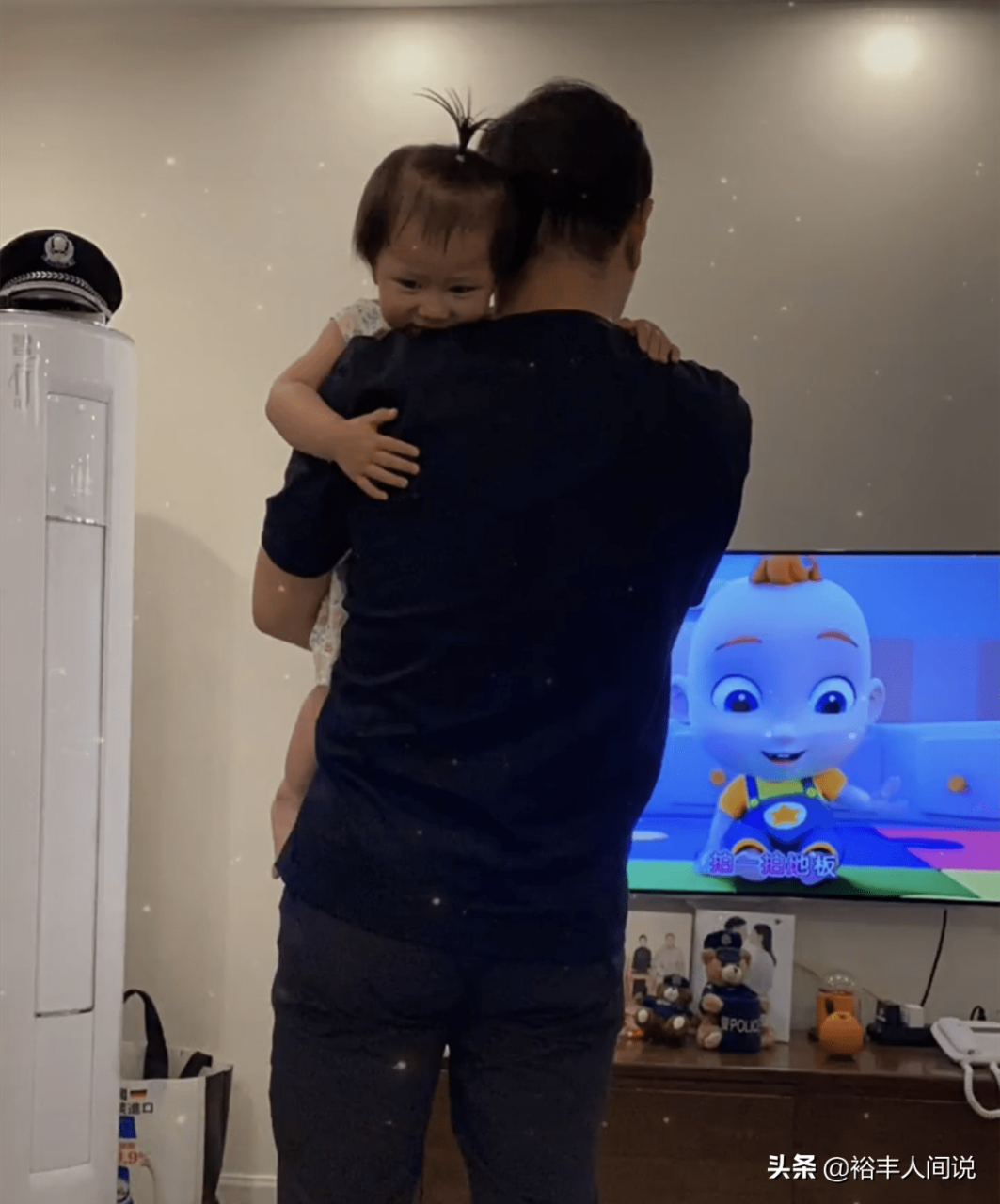 谭警官 结婚(50岁谭警官首晒父女合照!扎小辫超可爱,小21岁三婚妻子气质突出)