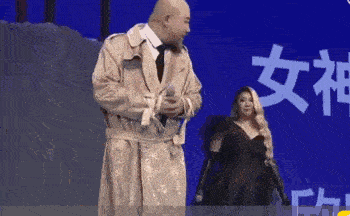 我爸不管,我妈不在。有一次我跪在男朋友面前求他不要走。郑投诉过郑吗?