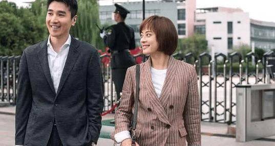 明星也刷剧!田静追《理想之城》,差点误机,和孙李有爱互动。