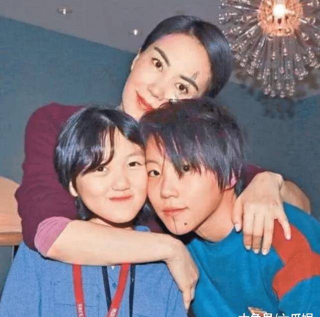 王菲与谢霆锋合照(谢霆锋求婚王菲四次)