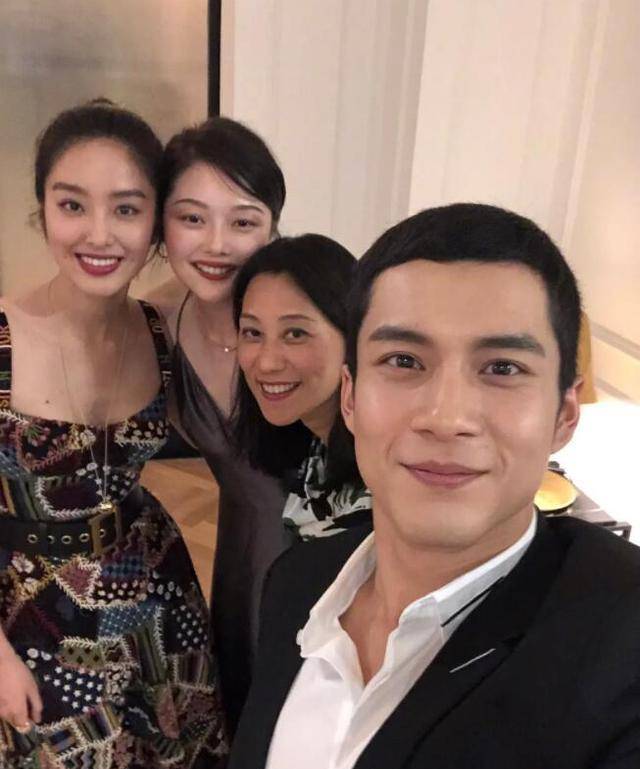 热依扎恢复机场照(热依扎晒全家福感谢粉丝)