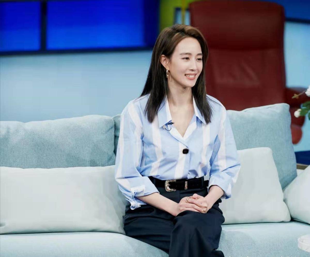 张钧甯的家庭(张钧甯家境曝光,妈妈是教授爸爸学法律,外公家教更严格)