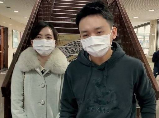 女主持插足熟人婚姻,被正室爆私密出轨证据,法院判赔50万(拍到老婆出轨的证据,法院会怎么判)