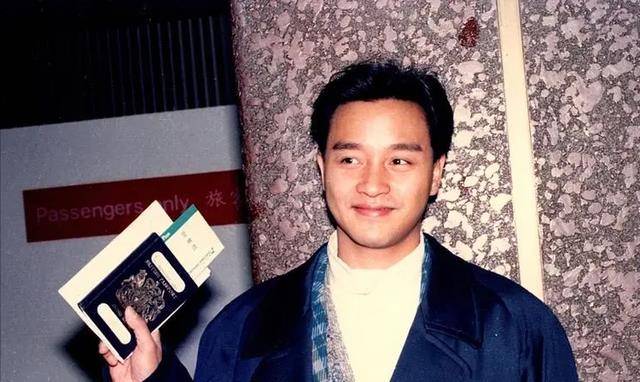 万人空巷送别巨星张国荣(张国荣从24楼跳下)