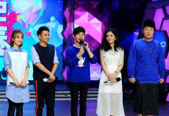 曾经被嫌弃丑的“花瓶”,已经变身女神,现在单身也很幸福。