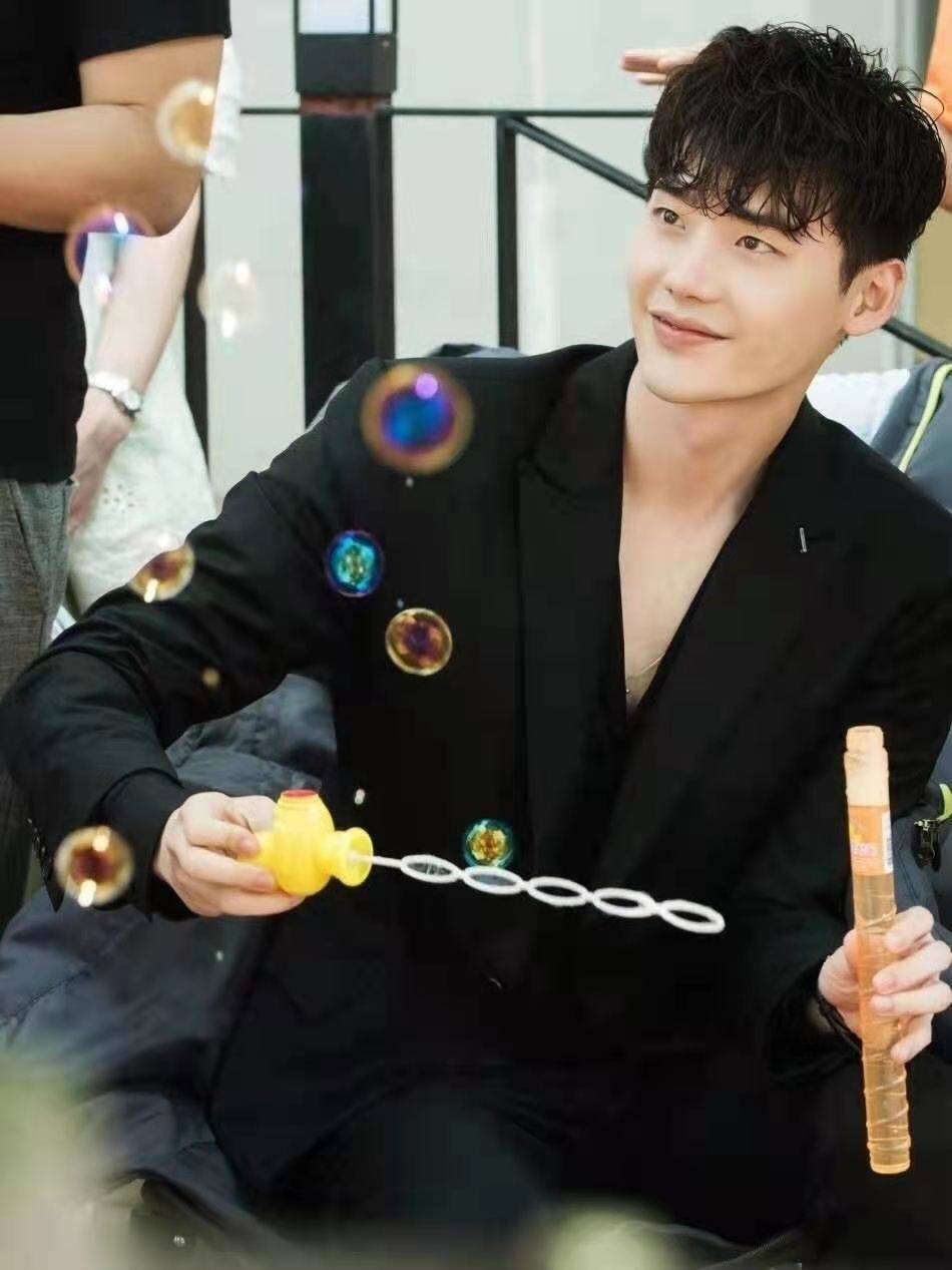 李钟硕入伍前新剧确认(李钟硕fm见面会)