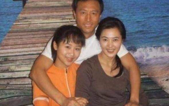 杨紫父母资料简介(杨紫的家庭成员)