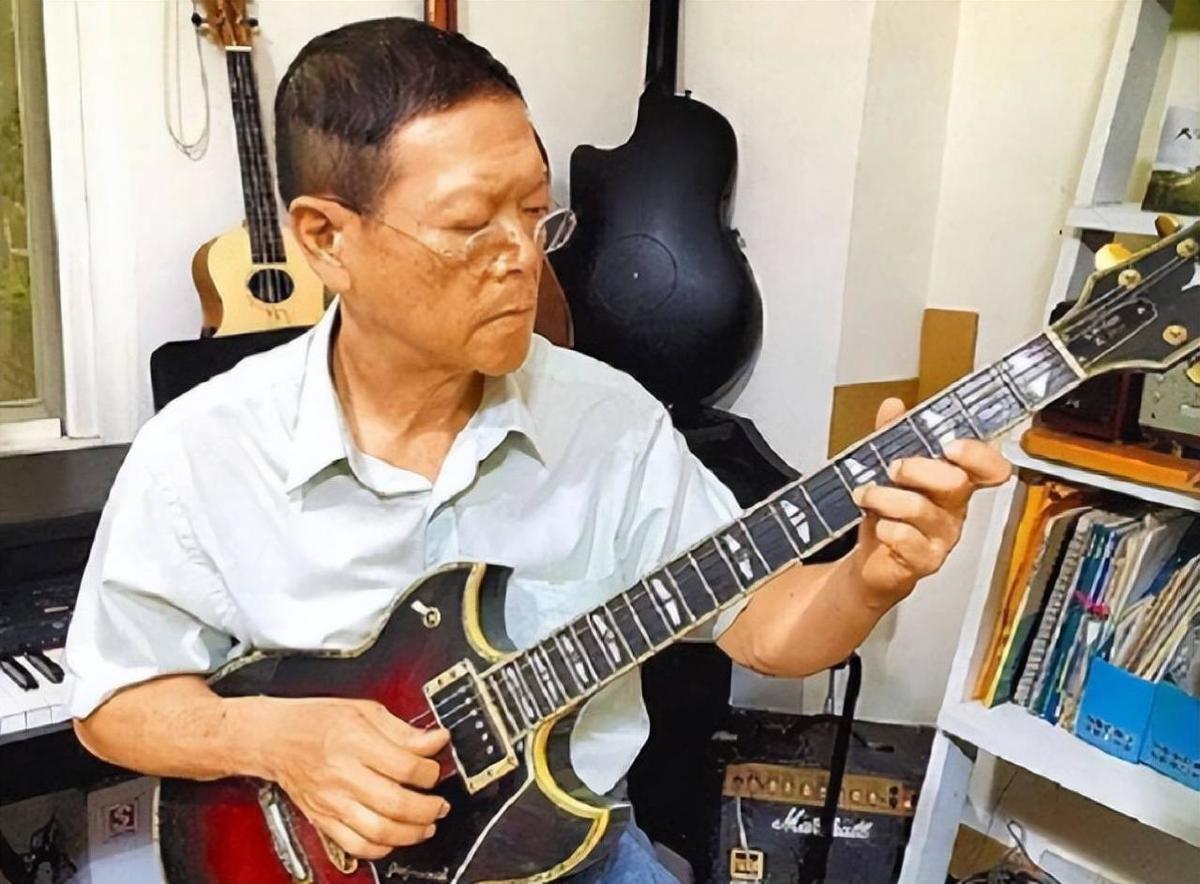 金曲奖向陈等10位已故音乐人致敬,其中年龄最小的只有26岁,画面让人落泪。