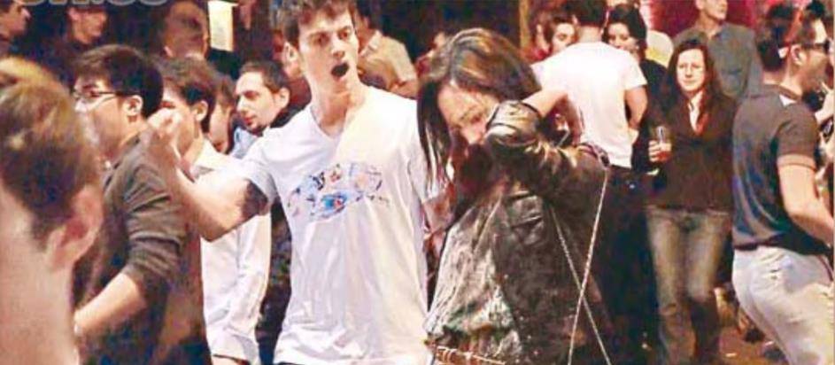 我爸不管,我妈不在。有一次我跪在男朋友面前求他不要走。郑投诉过郑吗?