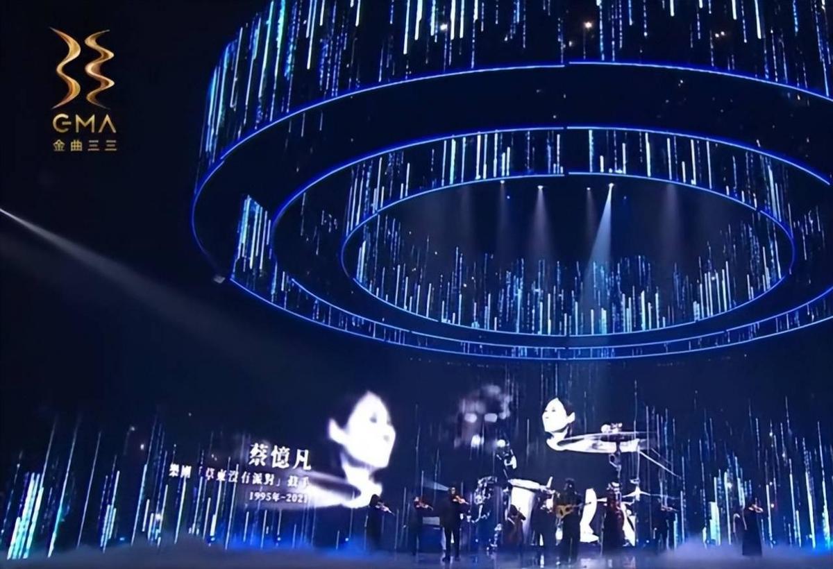 金曲奖向陈等10位已故音乐人致敬,其中年龄最小的只有26岁,画面让人落泪。