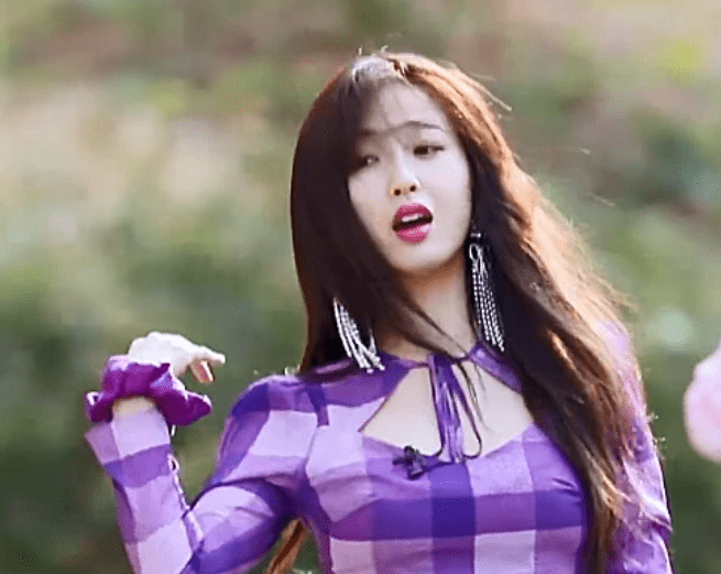 我想看虞书欣的照片(虞书欣胖的时候全身照)