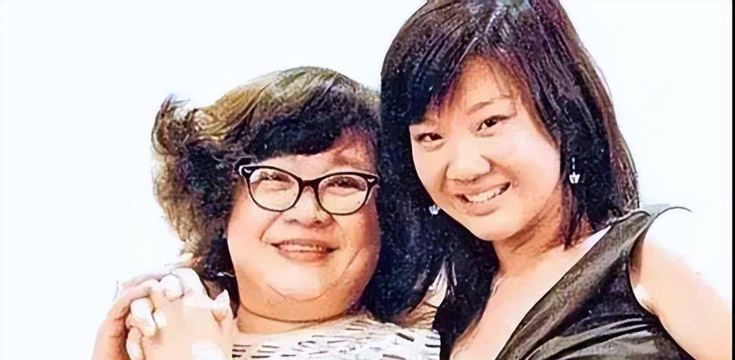 我爸不管，我妈不在。有一次我跪在男朋友面前求他不要走。郑投诉过郑吗？