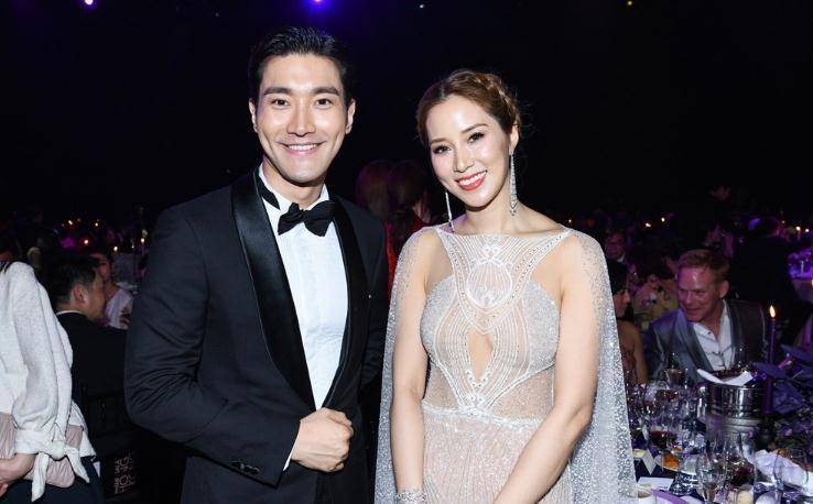 富豪嫁女儿花费14亿(14岁被称为人间尤物富豪用10亿娶回家的小说)