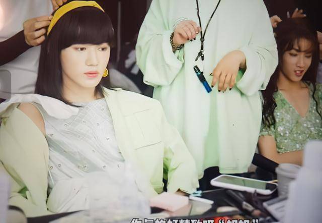 刘耀文宋亚轩情侣装(刘耀文宋亚轩女装照)