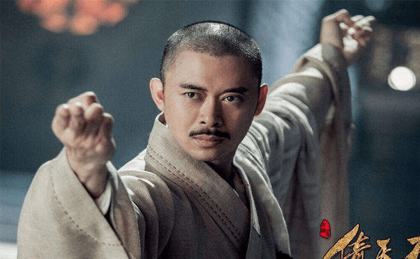 她出道十几年没有任何绯闻。她嫁给了古装男神后就退休了,现在过得很幸福。