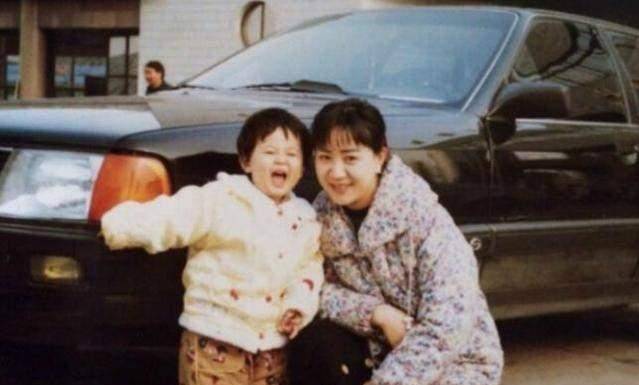 杨紫父母资料简介(杨紫的家庭成员)