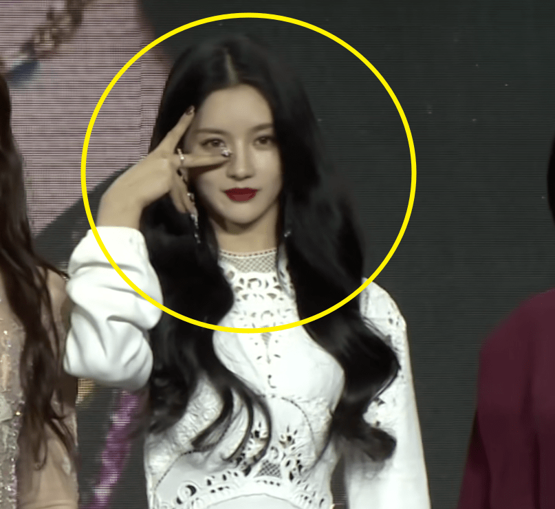 硬糖少女陈卓璇身高(硬糖少女获奖出镜生图曝光，赵粤颜值显老，陈卓璇脸大了一倍)