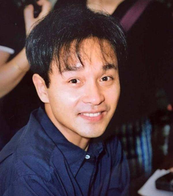 名人的葬礼(死后30万人为她送葬)