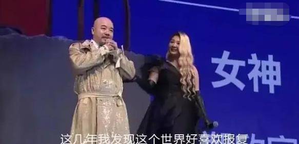 我爸不管,我妈不在。有一次我跪在男朋友面前求他不要走。郑投诉过郑吗?