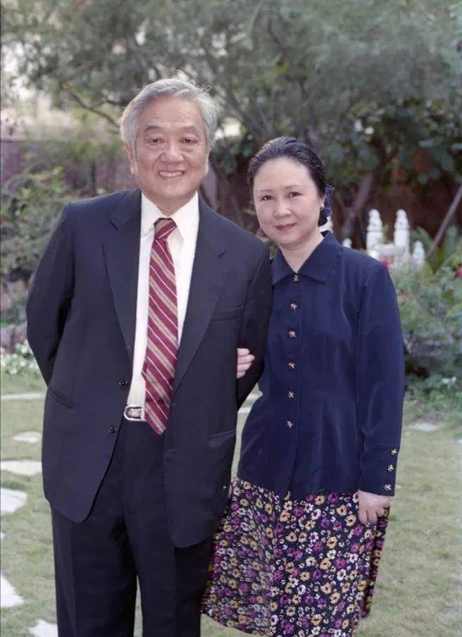 陶昕的前妻：她的丈夫为了琼瑶抛弃了妻子和儿子。她撕碎了三笑88岁带走丈夫的仇恨。