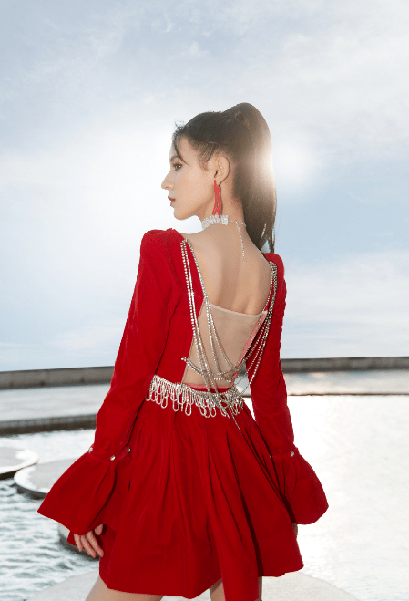 张予曦大方晒素颜照作出回应(张予曦是怎么变成精致大美人的)