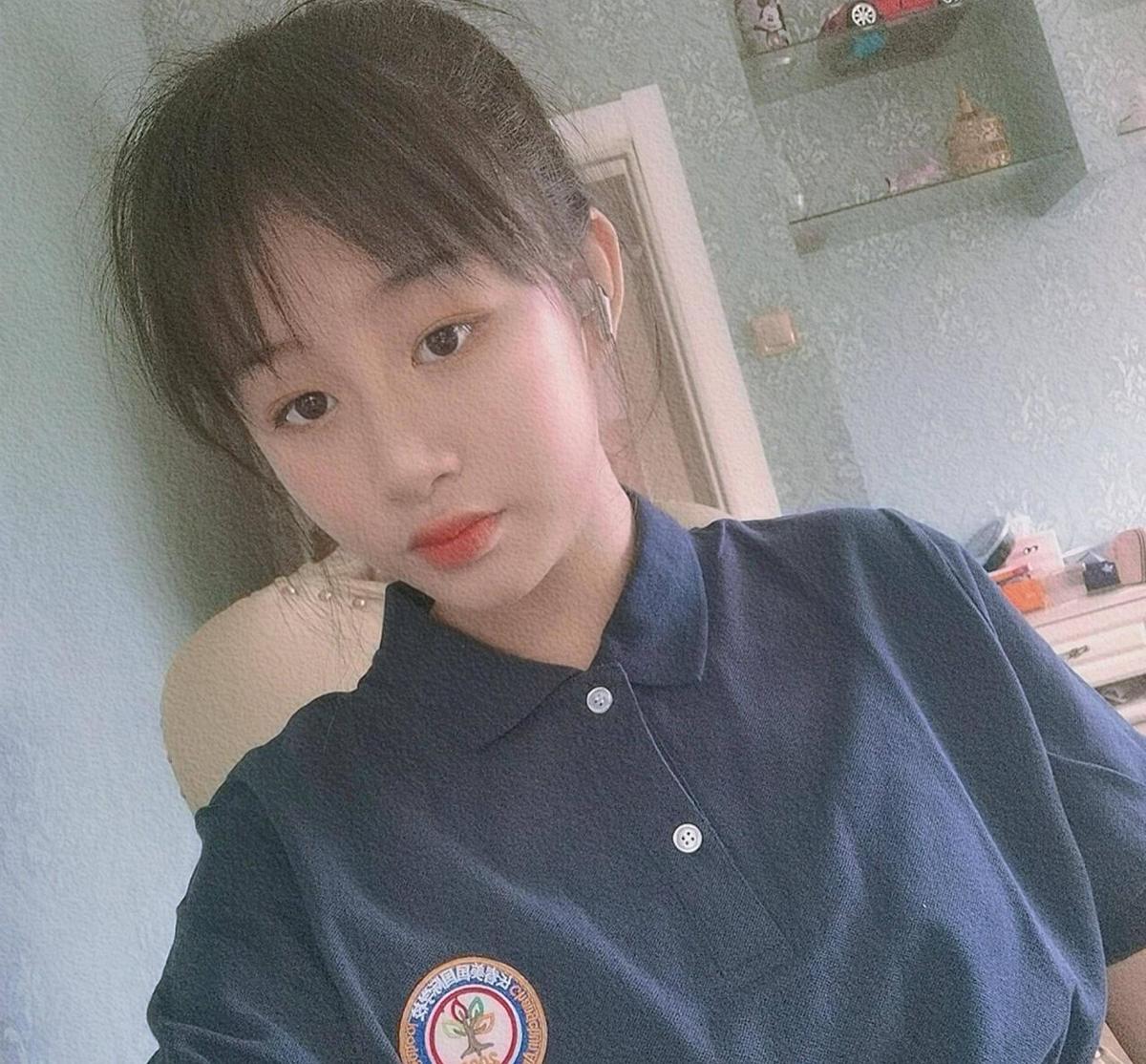 吴14岁女儿近照曝光!定居吉林,长得超级高,腰细腿凉。