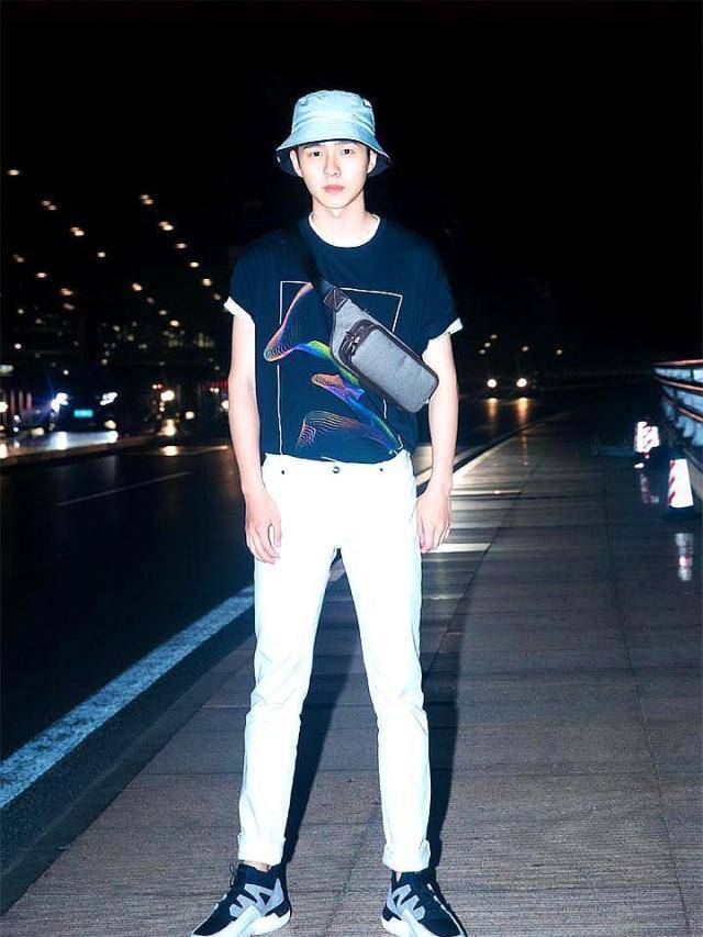 刘浩然终于拿到了驾照,可以自己去兜风了。不知道副驾驶会坐谁呢!