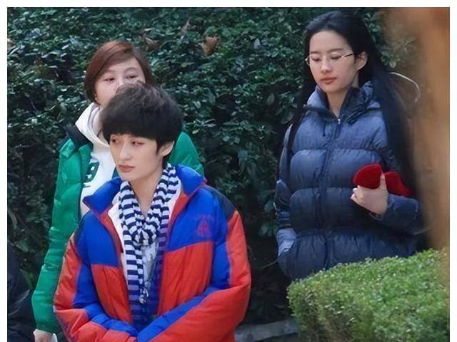 《美女暴击》刘亦菲：身价过亿，一件棉袄穿了十年，现在国籍有争议。