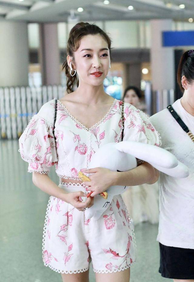 最强的面对面，一半厉害，一半聪明。《庆余年》她是杨幂和赵的“合体”。