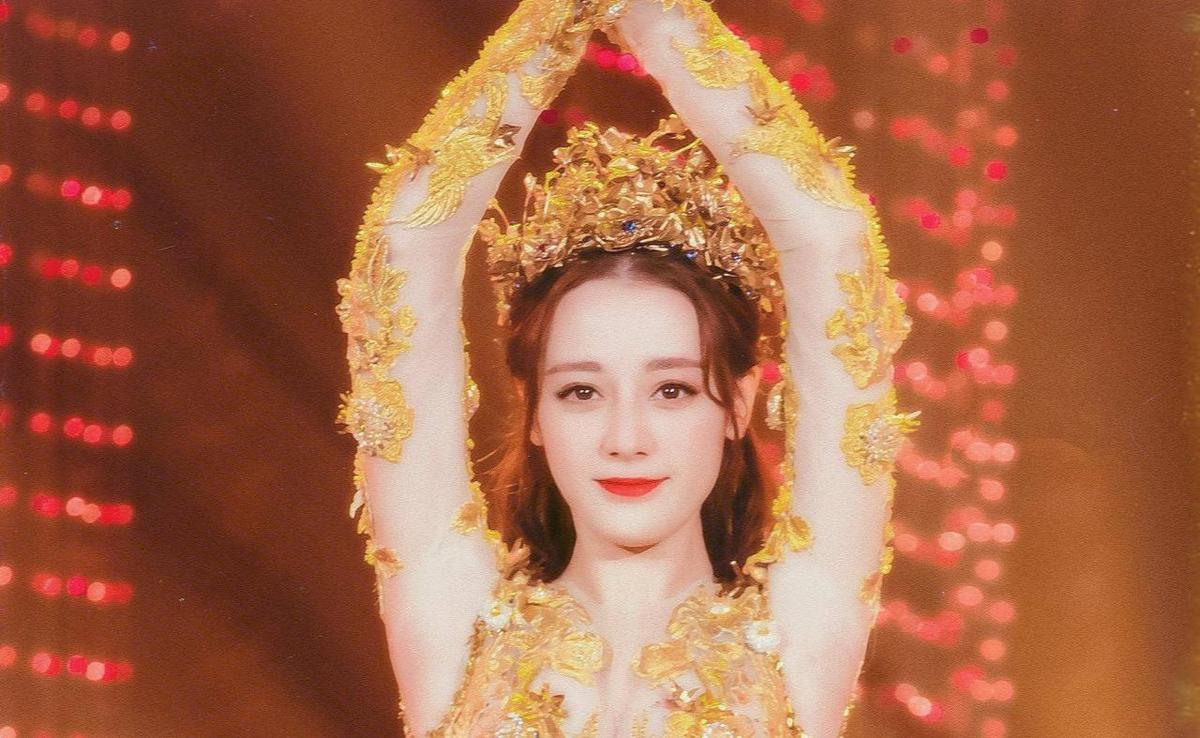 盘点历届金鹰女神:刘亦菲经典李小璐土气,唐嫣大气火爆酒吧撑腰颜值。