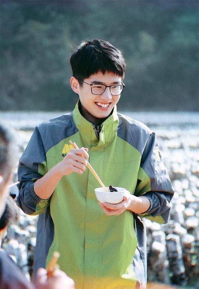 刘浩然终于拿到了驾照,可以自己去兜风了。不知道副驾驶会坐谁呢!