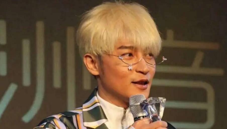 陈志朋晒蛋糕庆生(陈志朋出席网红生日宴，负责推蛋糕被群嘲，一次30万你推不推？)