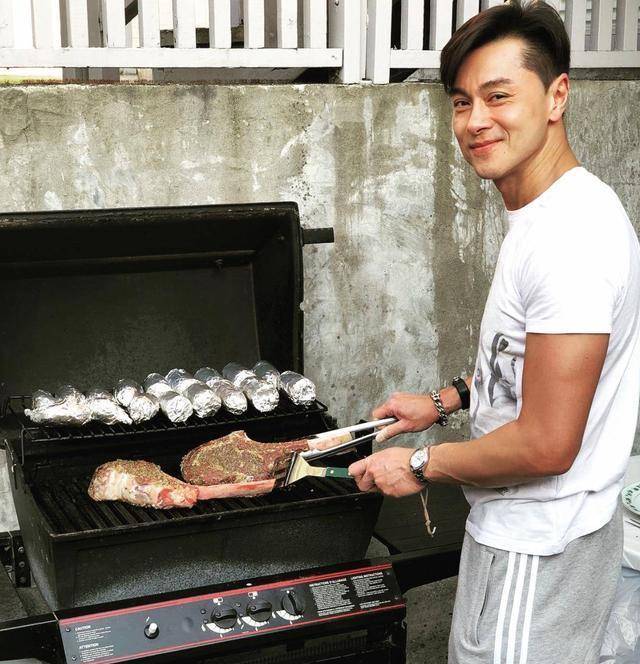 戴眼镜老演员(戴眼镜反派的老演员)