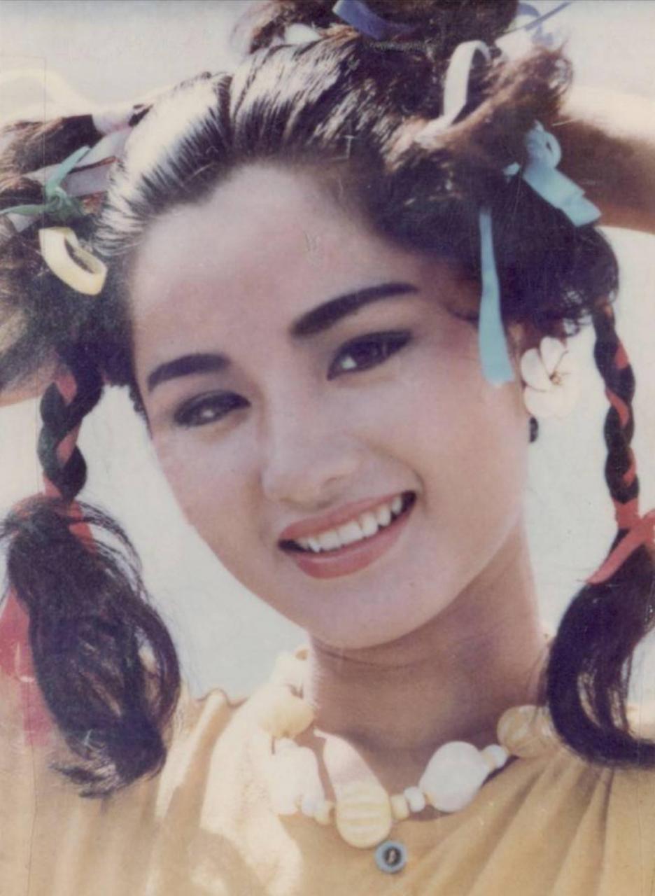 屈生日那天,胡在卡点送上祝福。他的友谊30年没变。爱上四个男人后,