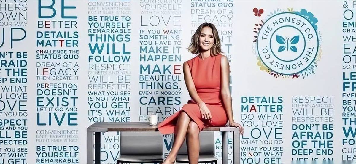 美国女演员杰西卡·坎贝尔(杰西卡阿尔芭近照)