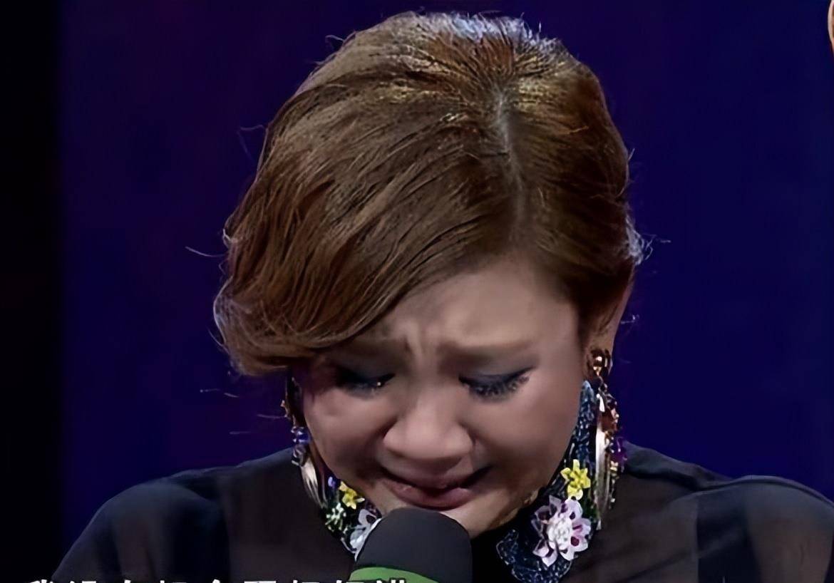 我爸不管，我妈不在。有一次我跪在男朋友面前求他不要走。郑投诉过郑吗？