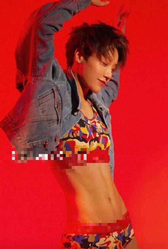 刘雨欣舞台造型曝光,穿低腰西装热舞,代言衣服被嘲讽油腻。