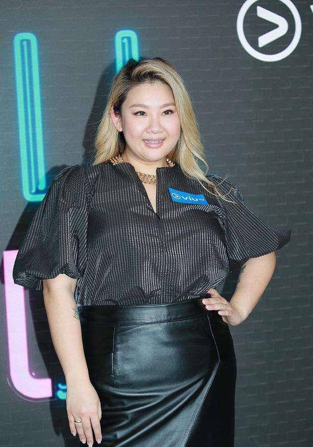 我爸不管，我妈不在。有一次我跪在男朋友面前求他不要走。郑投诉过郑吗？