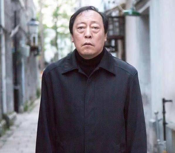 “苏大强”:长得丑，中学考了4年戏剧，一入学就爱上了。