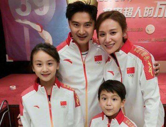 林志颖家有脸,艺鹭家有长腿,李香家有腰。看到他的家人真的很神奇。