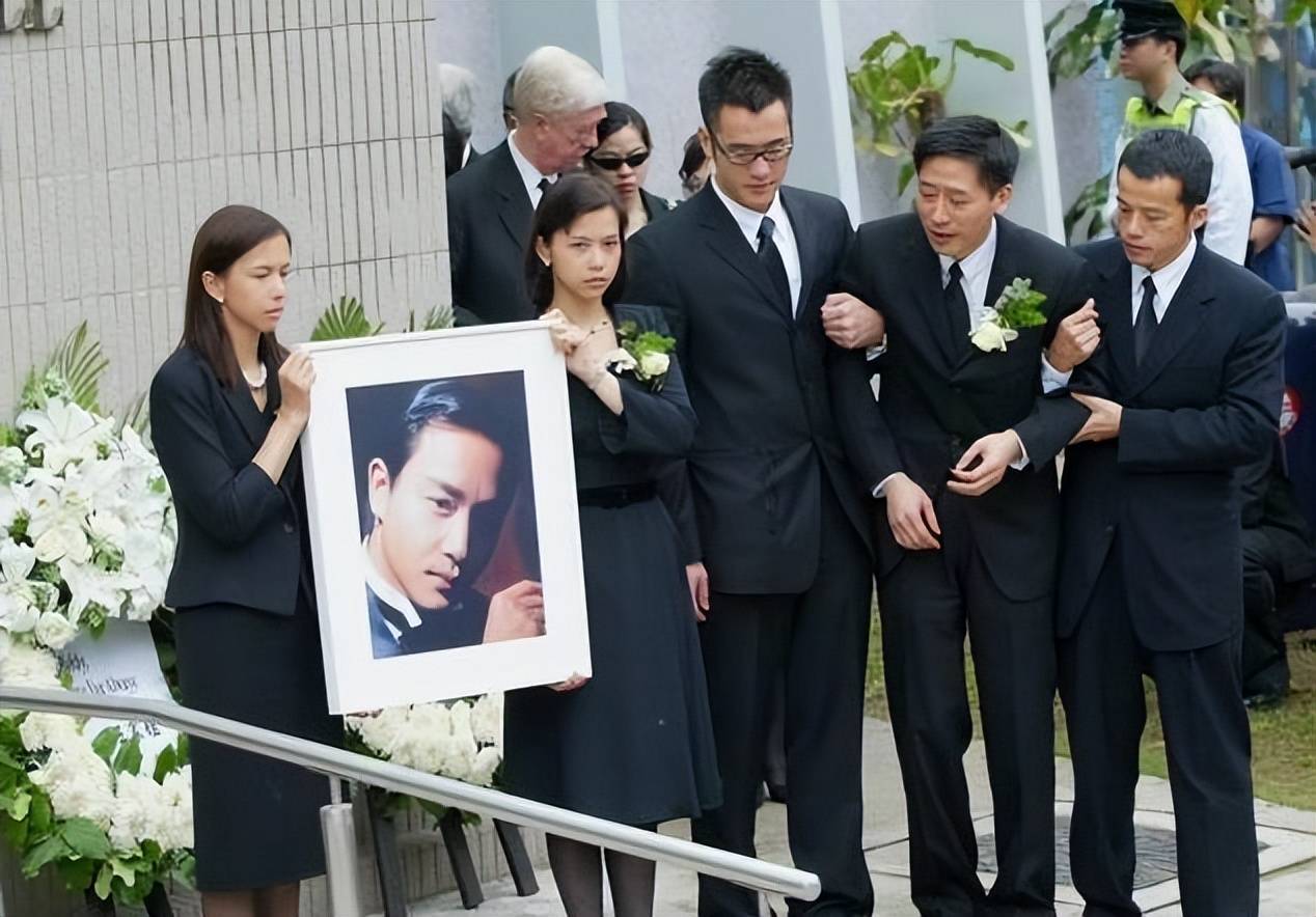 张国荣逝世17周年唐鹤德发文缅怀(2002年张国荣生日唐鹤德为什么缺席)