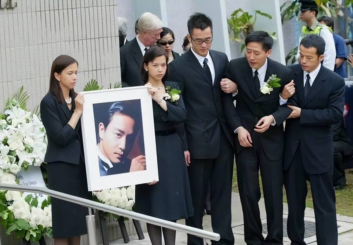 张国荣逝世17周年唐鹤德发文缅怀(2002年张国荣生日唐鹤德为什么缺席)