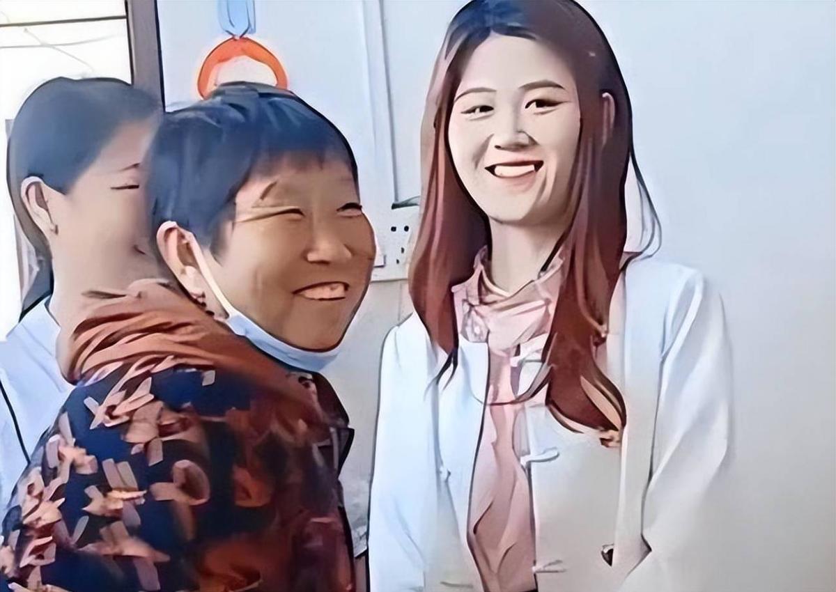 新媳妇,大衣哥忙着用破塑料布盖垃圾堆,满身大汗,头上苍蝇乱飞。